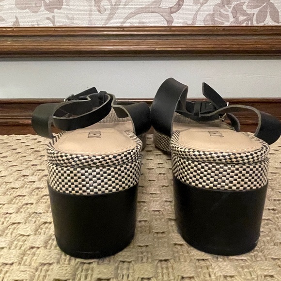 Ankle strap sandals - Picture 3 of 7